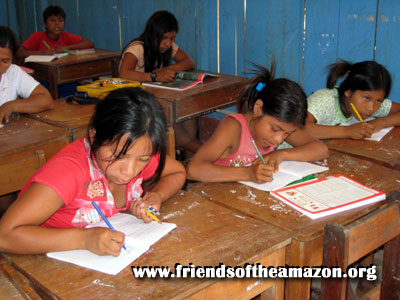 Programa Adoptar una Escuela en la Amazona